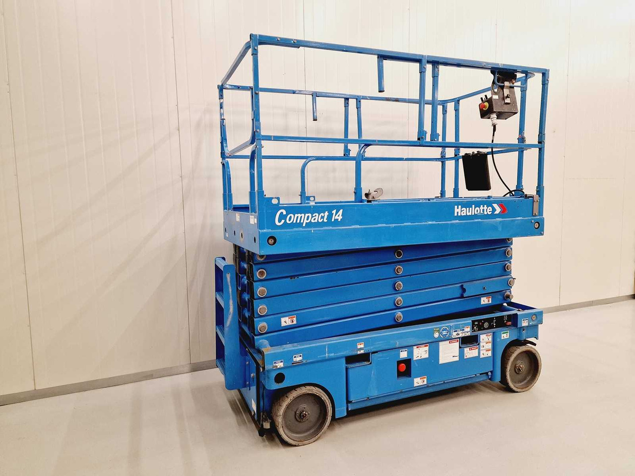 Haulotte HAULOTTE - COMPACT 14 - AERIAL PLATFORM - Підйомник: фото 1 Haulotte HAULOTTE - COMPACT 14 - AERIAL PLATFORM - Підйомник: фото 1