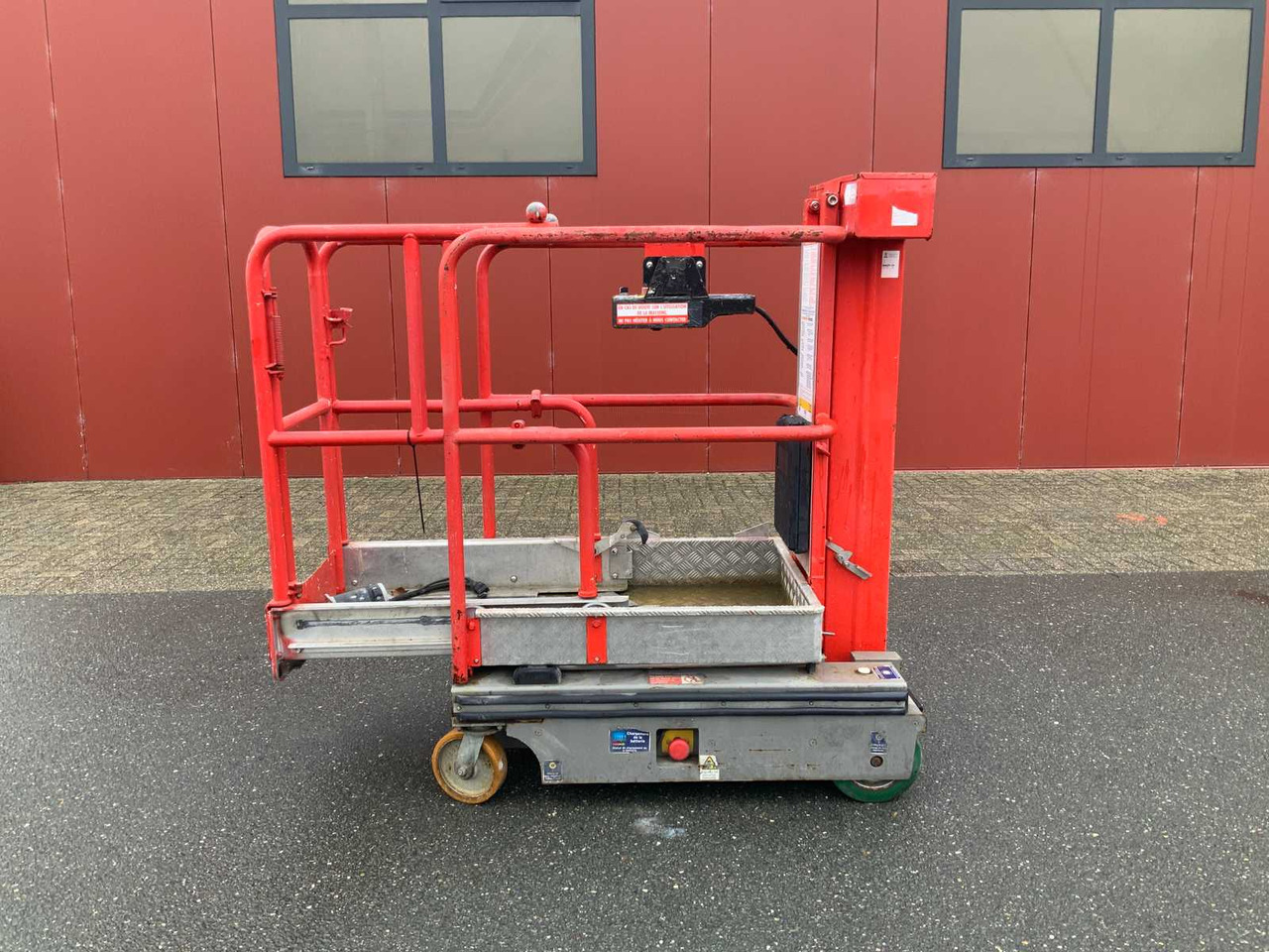 JLG POWER TOWER NANO SP PLUS AERIAL WORK PLATFORM - Підйомник: фото 1 JLG POWER TOWER NANO SP PLUS AERIAL WORK PLATFORM - Підйомник: фото 1