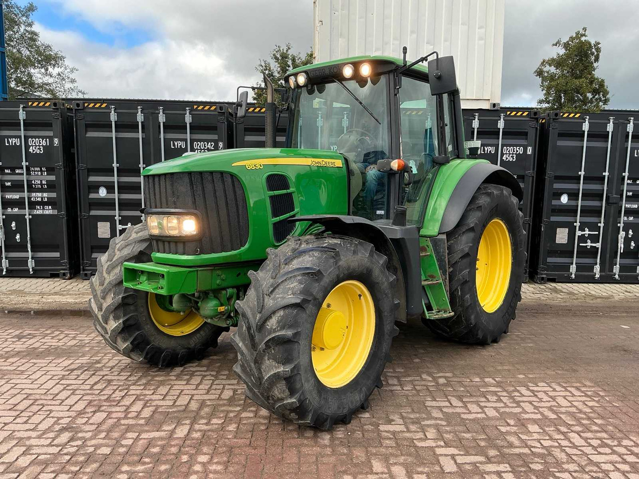 JOHN DEERE 6830 ALL-WHEEL DRIVE FARM TRACTOR - Трактор: фото 2 JOHN DEERE 6830 ALL-WHEEL DRIVE FARM TRACTOR - Трактор: фото 2