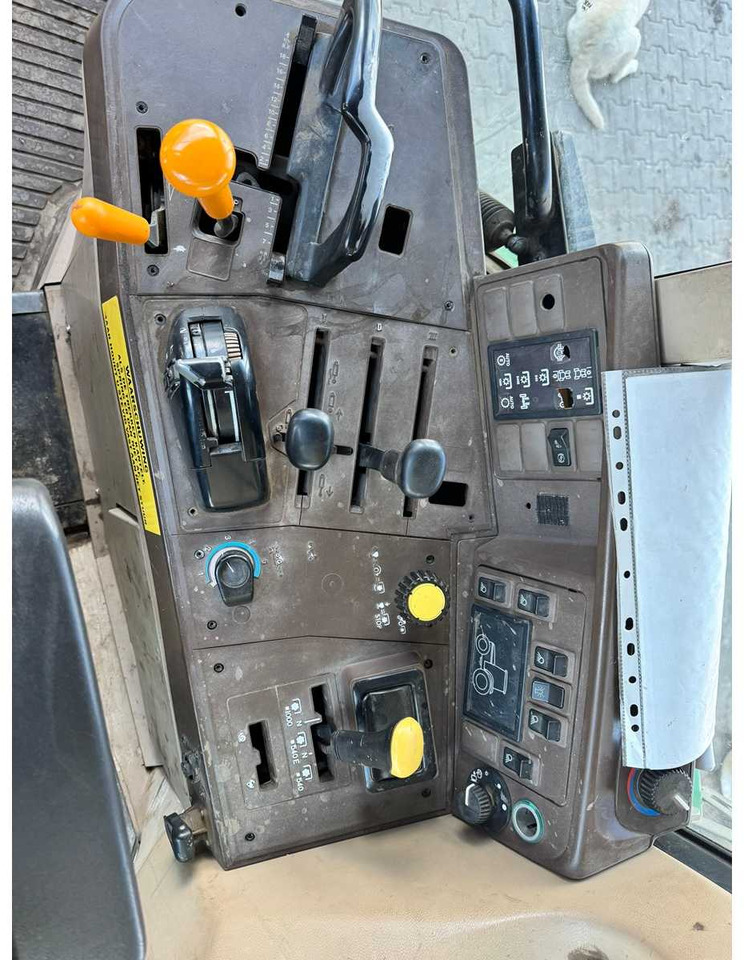 Трактор JOHN DEERE 6910: фото 9 Трактор JOHN DEERE 6910: фото 9