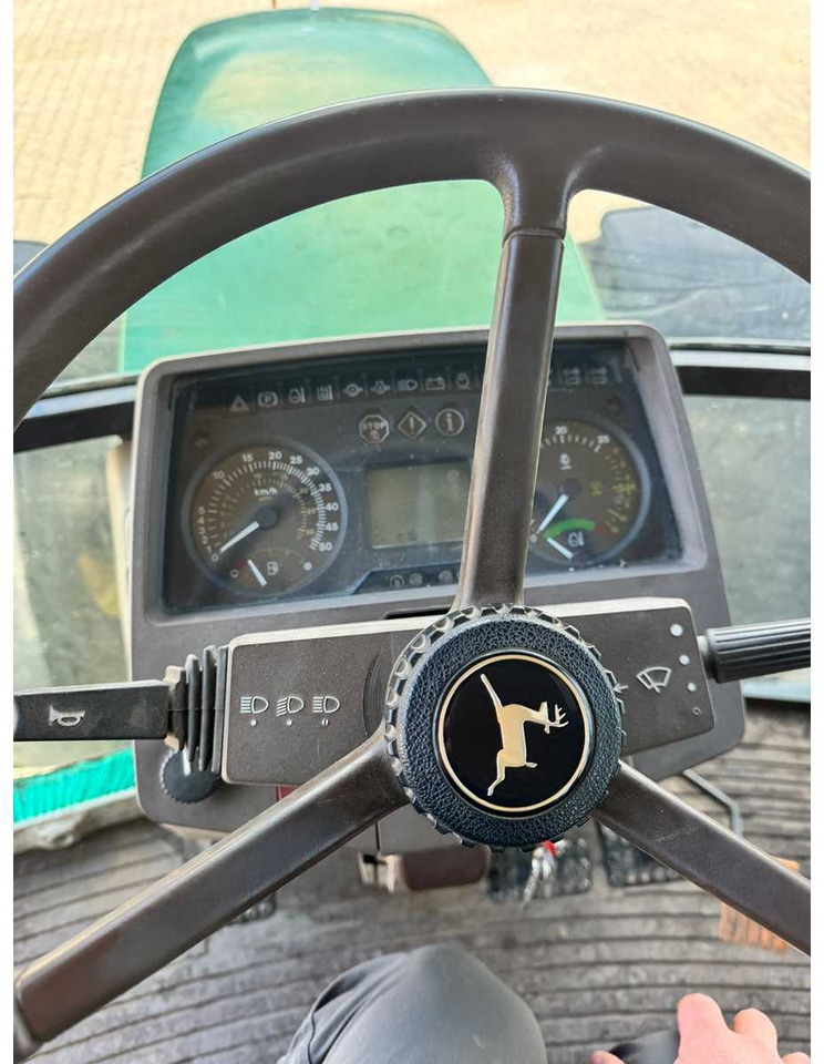 Трактор JOHN DEERE 6910: фото 10 Трактор JOHN DEERE 6910: фото 10