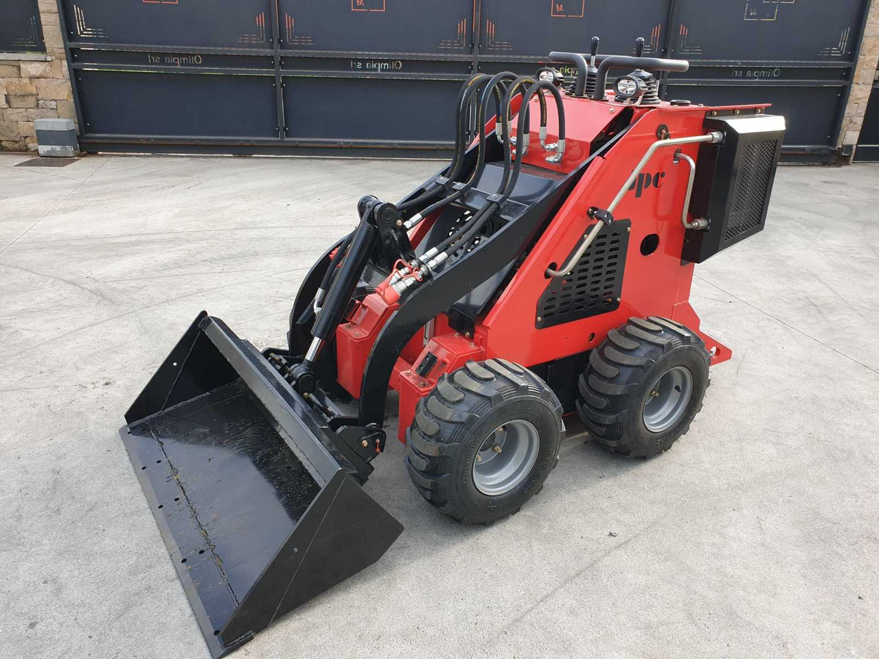 JPC HT320 SKID STEER LOADER - Колісний навантажувач: фото 1 JPC HT320 SKID STEER LOADER - Колісний навантажувач: фото 1