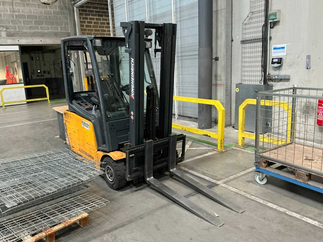 JUNGHEINRICH - 2015 - EFG216 - COUNTERBALANCE FORKLIFT - Навантажувач вилковий: фото 1 JUNGHEINRICH - 2015 - EFG216 - COUNTERBALANCE FORKLIFT - Навантажувач вилковий: фото 1