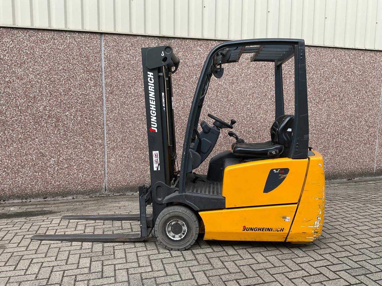JUNGHEINRICH - ELECTRIC FORKLIFT (1500 KG LIFTING CAPACITY) - Навантажувач вилковий: фото 2 JUNGHEINRICH - ELECTRIC FORKLIFT (1500 KG LIFTING CAPACITY) - Навантажувач вилковий: фото 2