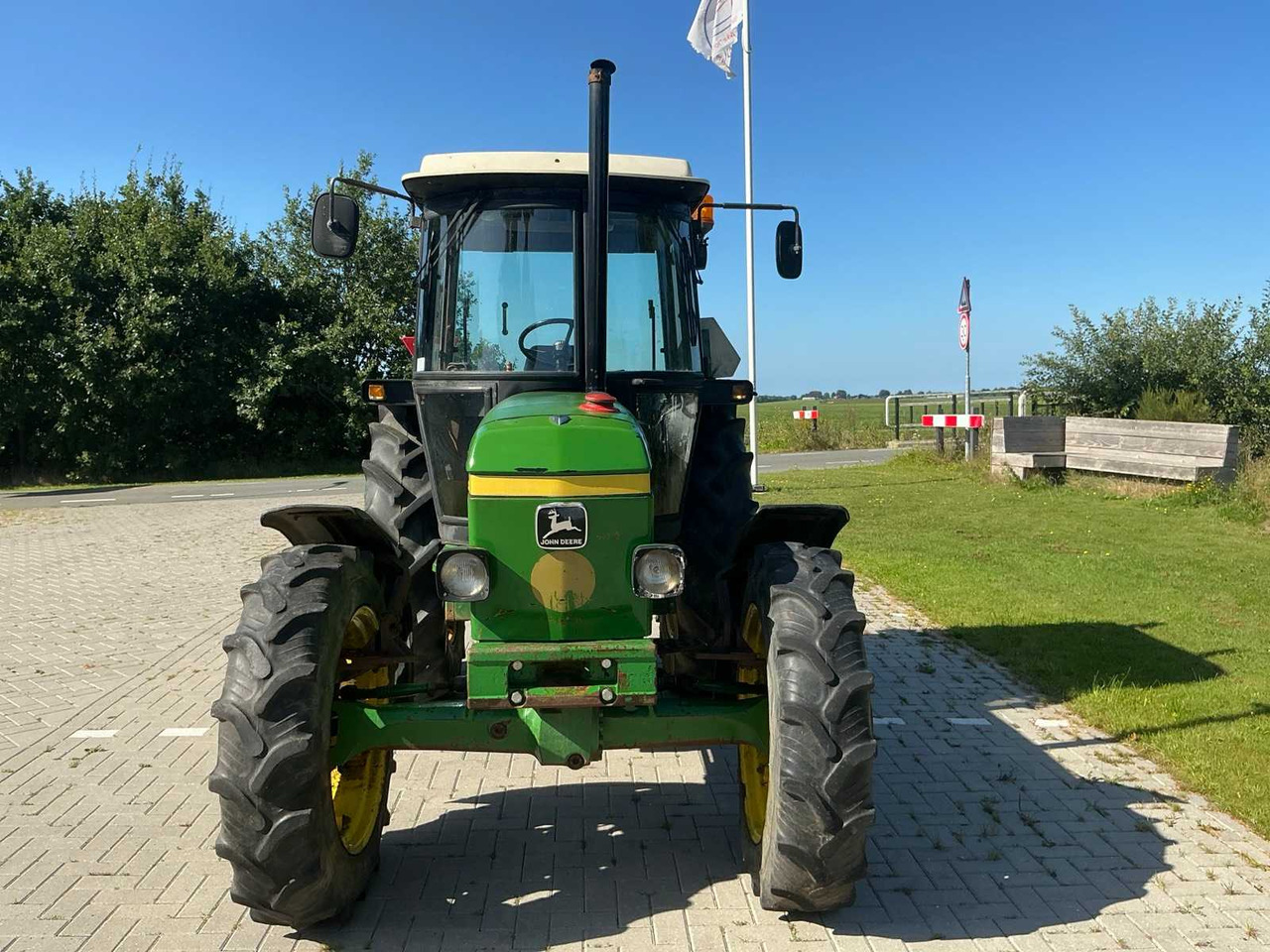 John Deere 2140 - Трактор: фото 3 John Deere 2140 - Трактор: фото 3