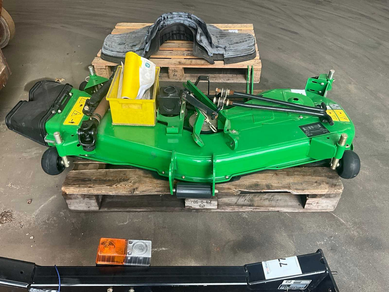 John Deere 54” deck 4110 - Фронтальний навантажувач для трактора: фото 5 John Deere 54” deck 4110 - Фронтальний навантажувач для трактора: фото 5