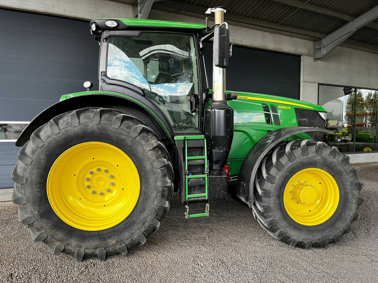 John Deere 6250R - Трактор: фото 2 John Deere 6250R - Трактор: фото 2