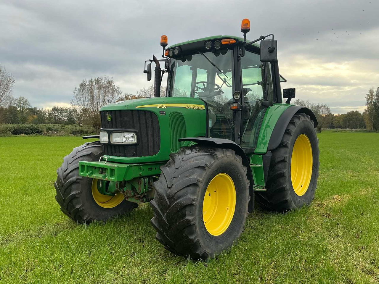 John Deere JOHN DEERE - 2005 - 6420 M - ALL-WHEEL DRIVE FARM TRACTOR - Трактор: фото 4 John Deere JOHN DEERE - 2005 - 6420 M - ALL-WHEEL DRIVE FARM TRACTOR - Трактор: фото 4