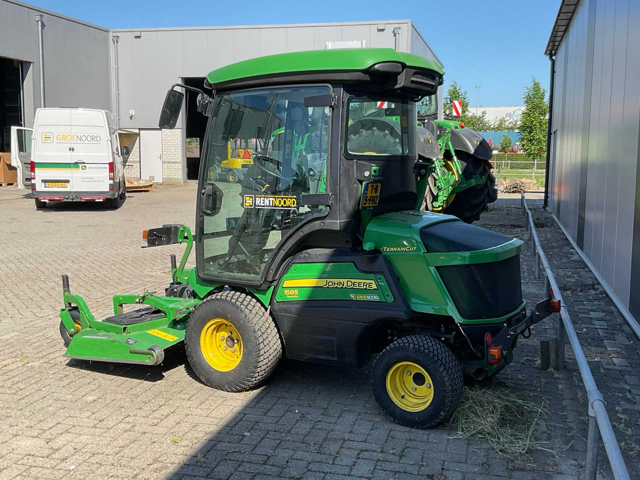 John Deere TerrainCut 1585 - Газонокосарка: фото 4 John Deere TerrainCut 1585 - Газонокосарка: фото 4
