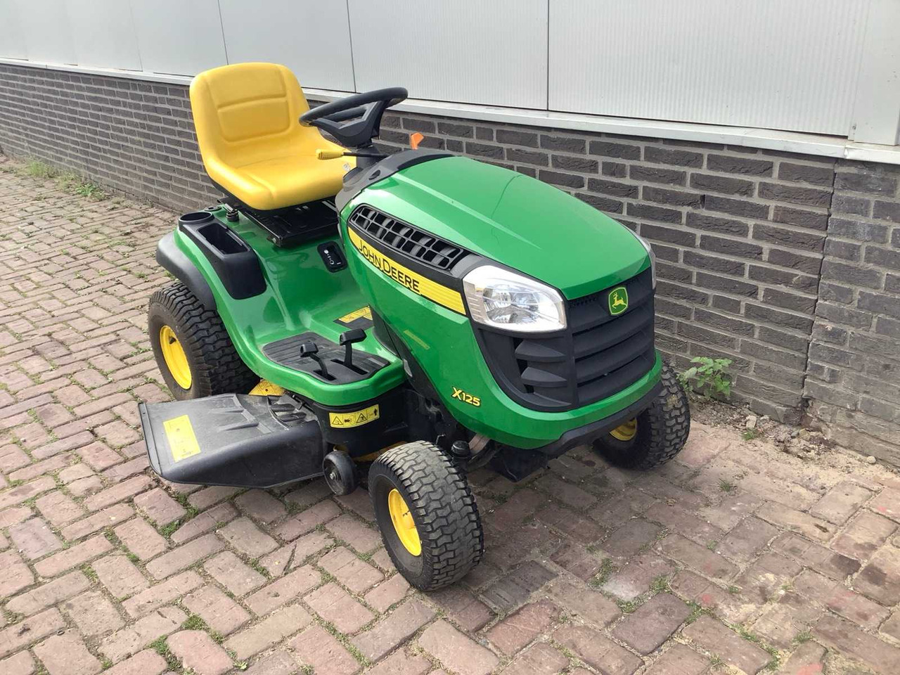 John Deere x125 - Газонокосарка: фото 1 John Deere x125 - Газонокосарка: фото 1