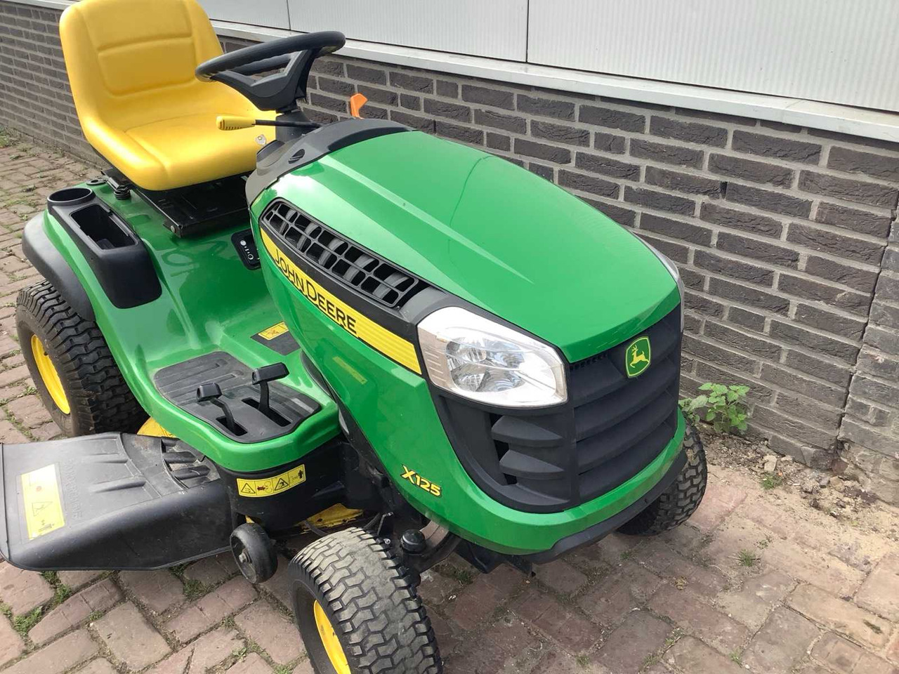 John Deere x125 - Газонокосарка: фото 4 John Deere x125 - Газонокосарка: фото 4