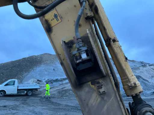 Komatsu HB215LC-1 - Гусеничний екскаватор: фото 5 Komatsu HB215LC-1 - Гусеничний екскаватор: фото 5