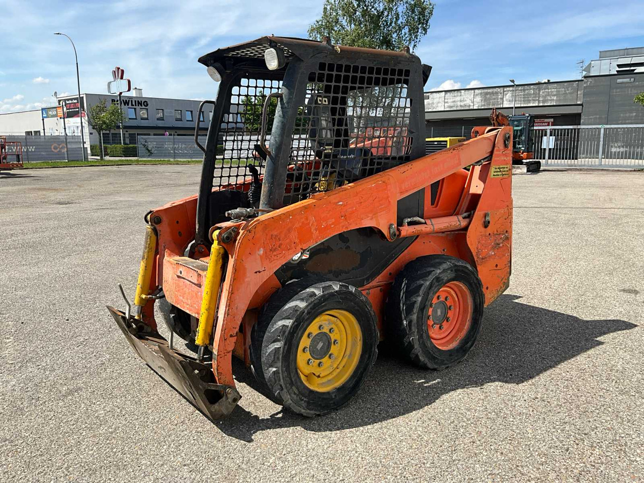 Komatsu SK714 - Міні-навантажувач: фото 2 Komatsu SK714 - Міні-навантажувач: фото 2