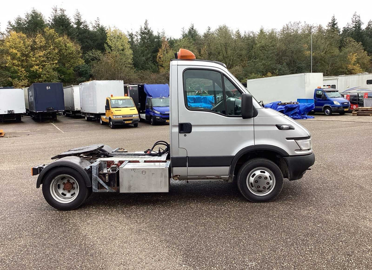 2005 IVECO 40C17 10 TON TRACTOR COMMERCIAL VEHICLE - Комерційний автомобіль: фото 4 2005 IVECO 40C17 10 TON TRACTOR COMMERCIAL VEHICLE - Комерційний автомобіль: фото 4