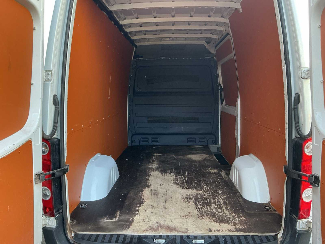 2012 - VOLKSWAGEN - CRAFTER - 32 2.0 TDI L2H3 - COMMERCIAL VEHICLE - Комерційний автомобіль: фото 5 2012 - VOLKSWAGEN - CRAFTER - 32 2.0 TDI L2H3 - COMMERCIAL VEHICLE - Комерційний автомобіль: фото 5