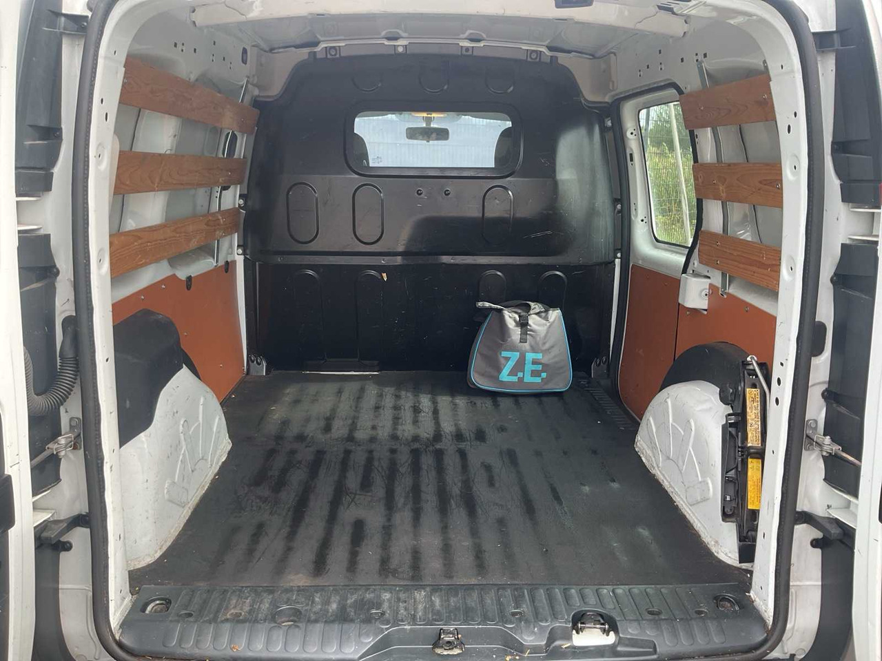 2013 - RENAULT - KANGOO EXPRESS - Z.E. - COMMERCIAL VEHICLE - Комерційний автомобіль: фото 5 2013 - RENAULT - KANGOO EXPRESS - Z.E. - COMMERCIAL VEHICLE - Комерційний автомобіль: фото 5