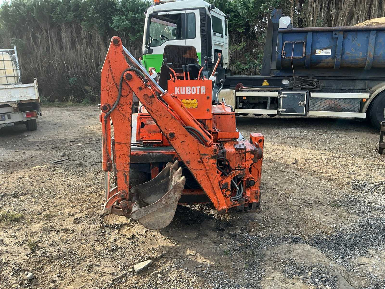 Kubota R310 met backhoe - Колісний навантажувач: фото 4 Kubota R310 met backhoe - Колісний навантажувач: фото 4