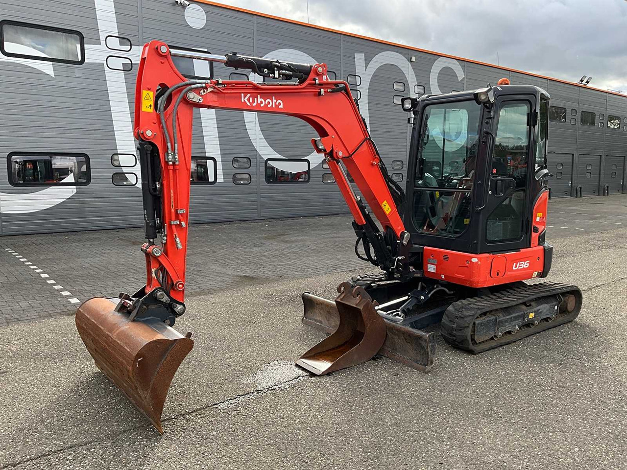 Kubota U36-4 - Міні-екскаватор: фото 1 Kubota U36-4 - Міні-екскаватор: фото 1