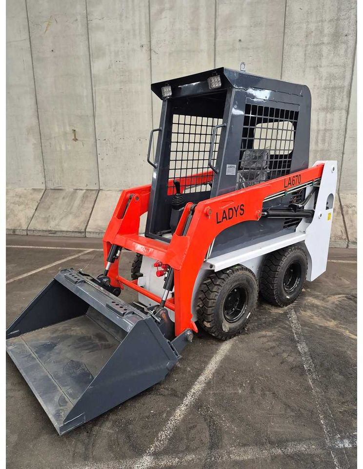 LADYS - 2025 - LA670 - SKID STEER LOADER - Гусеничний міні-навантажувач: фото 3 LADYS - 2025 - LA670 - SKID STEER LOADER - Гусеничний міні-навантажувач: фото 3