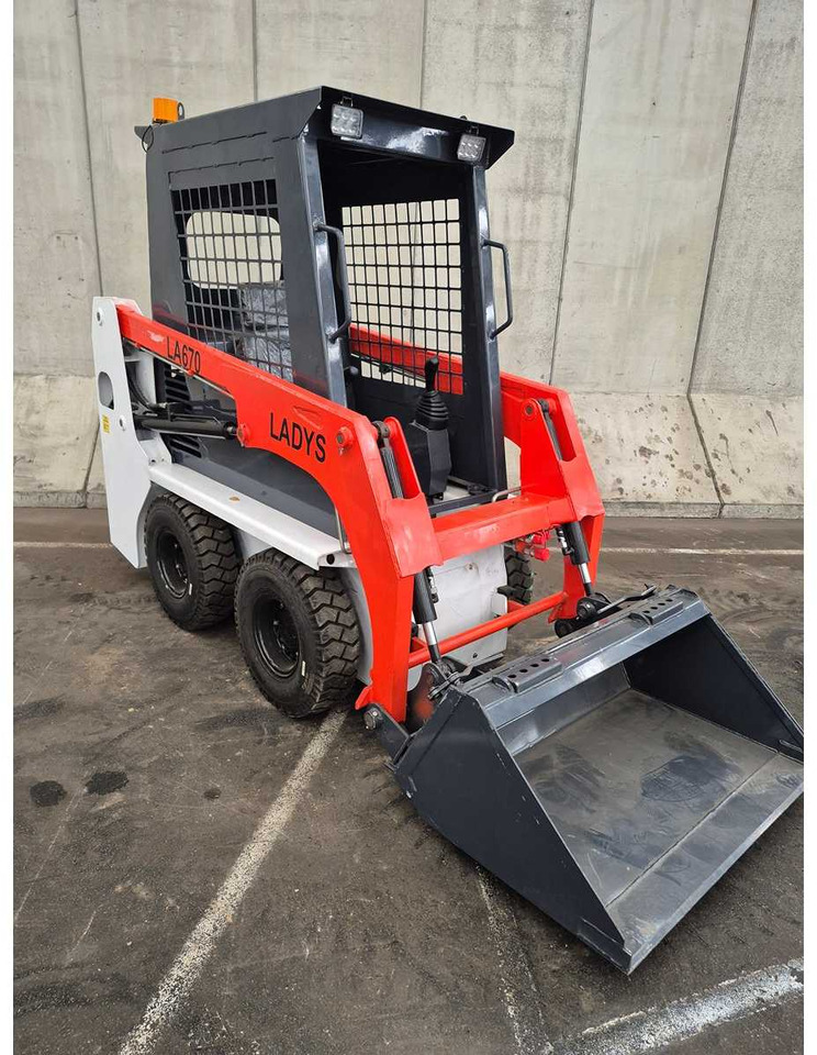 LADYS - 2025 - LA670 - SKID STEER LOADER - Гусеничний міні-навантажувач: фото 1 LADYS - 2025 - LA670 - SKID STEER LOADER - Гусеничний міні-навантажувач: фото 1