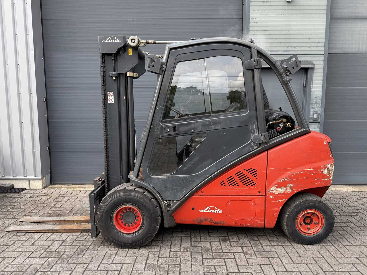 LINDE - 2007 - H30T - FORKLIFT TRUCK - Навантажувач вилковий: фото 1 LINDE - 2007 - H30T - FORKLIFT TRUCK - Навантажувач вилковий: фото 1