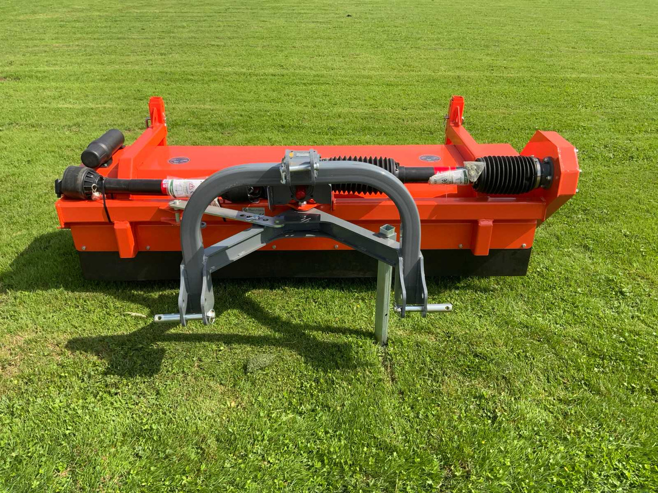 Loma Sweeper SWLT190 - Фронтальний навантажувач для трактора: фото 4 Loma Sweeper SWLT190 - Фронтальний навантажувач для трактора: фото 4