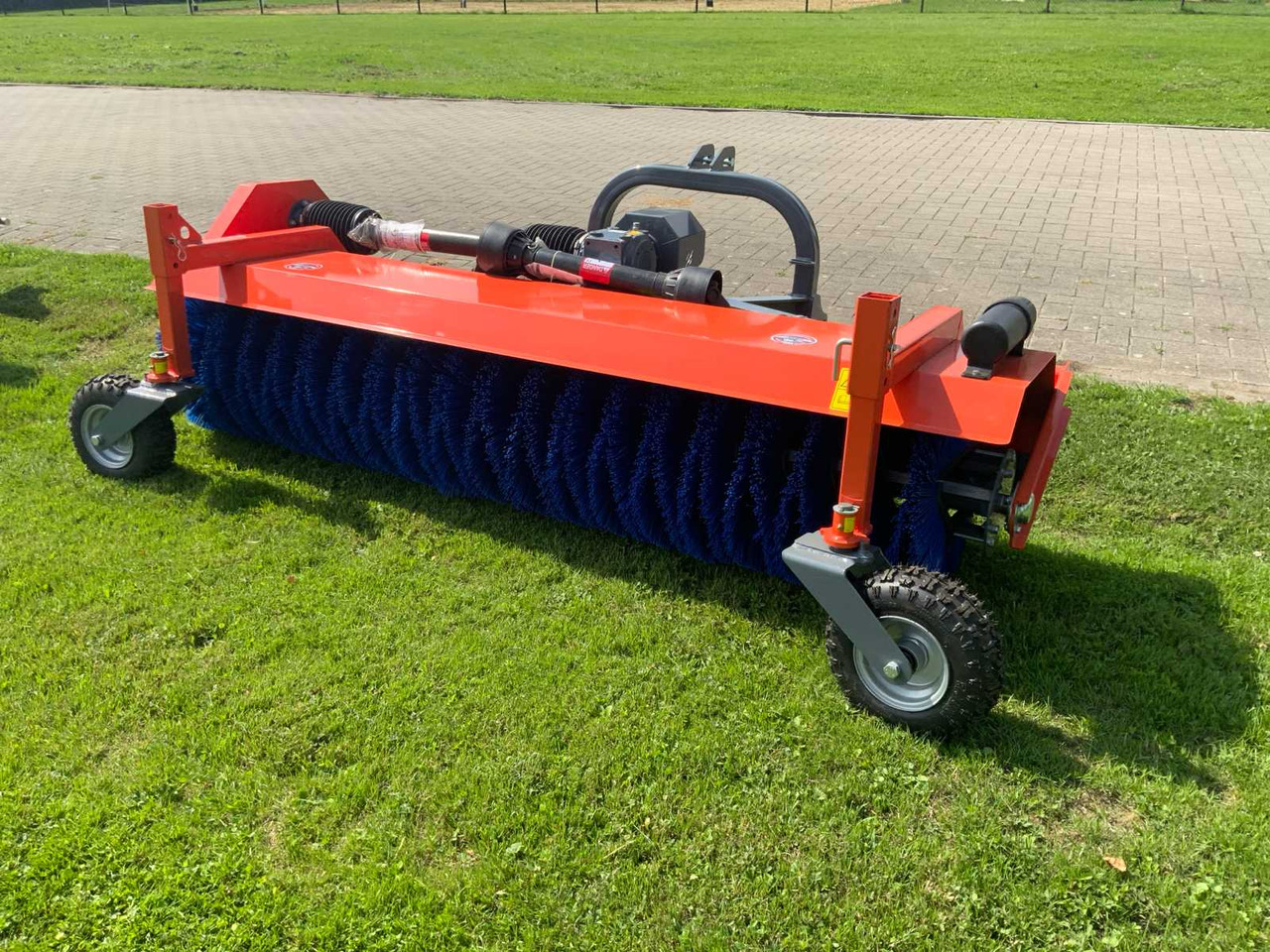 Loma Sweeper SWLT220 - Фронтальний навантажувач для трактора: фото 2 Loma Sweeper SWLT220 - Фронтальний навантажувач для трактора: фото 2