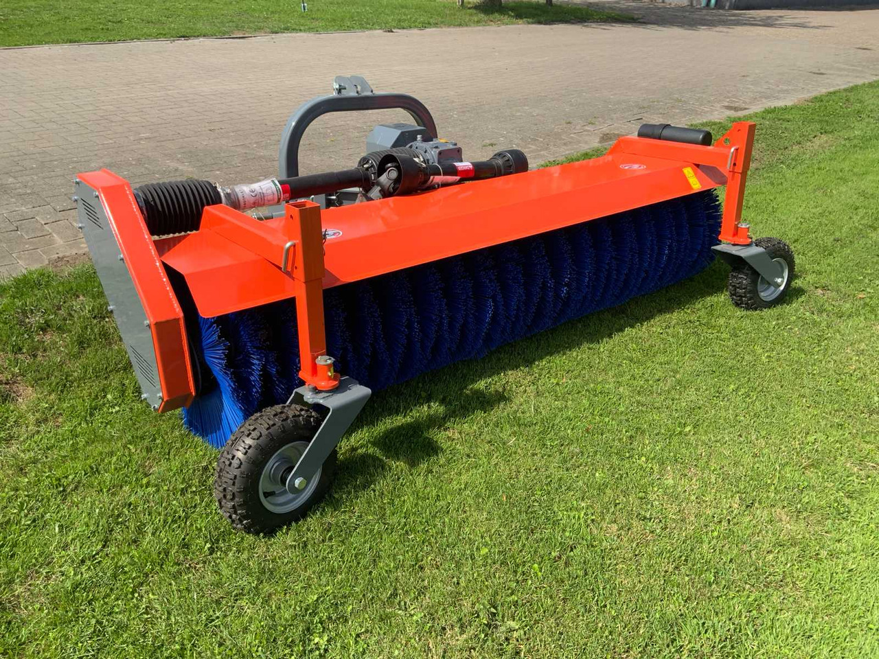 Loma Sweeper SWLT220 - Фронтальний навантажувач для трактора: фото 3 Loma Sweeper SWLT220 - Фронтальний навантажувач для трактора: фото 3