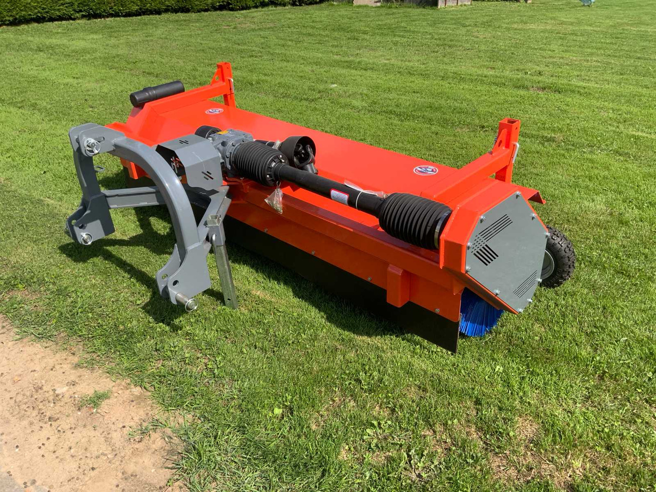 Loma Sweeper SWLT220 - Фронтальний навантажувач для трактора: фото 4 Loma Sweeper SWLT220 - Фронтальний навантажувач для трактора: фото 4