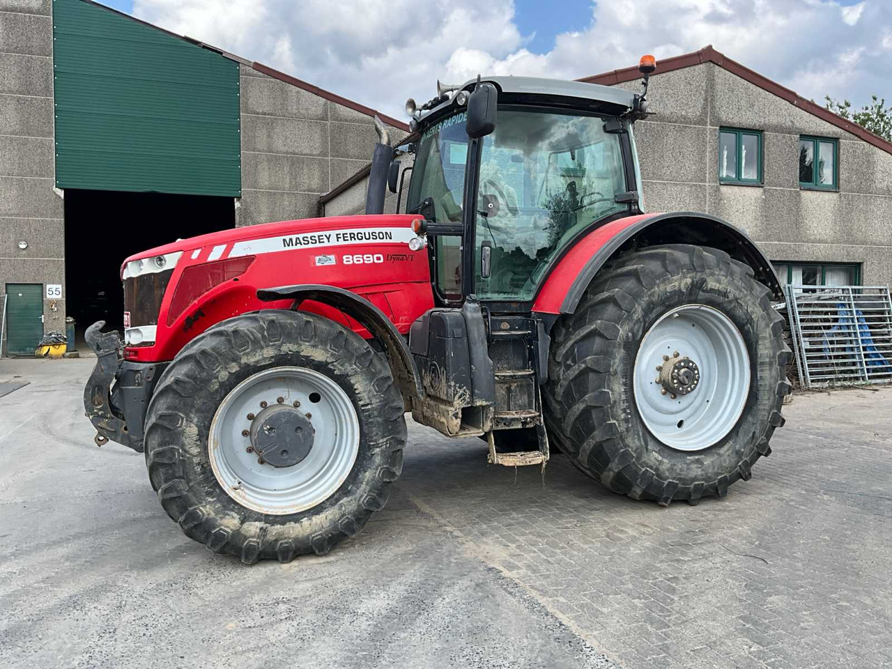 MASSEY FERGUSON MF 8690 PS - Трактор: фото 2 MASSEY FERGUSON MF 8690 PS - Трактор: фото 2