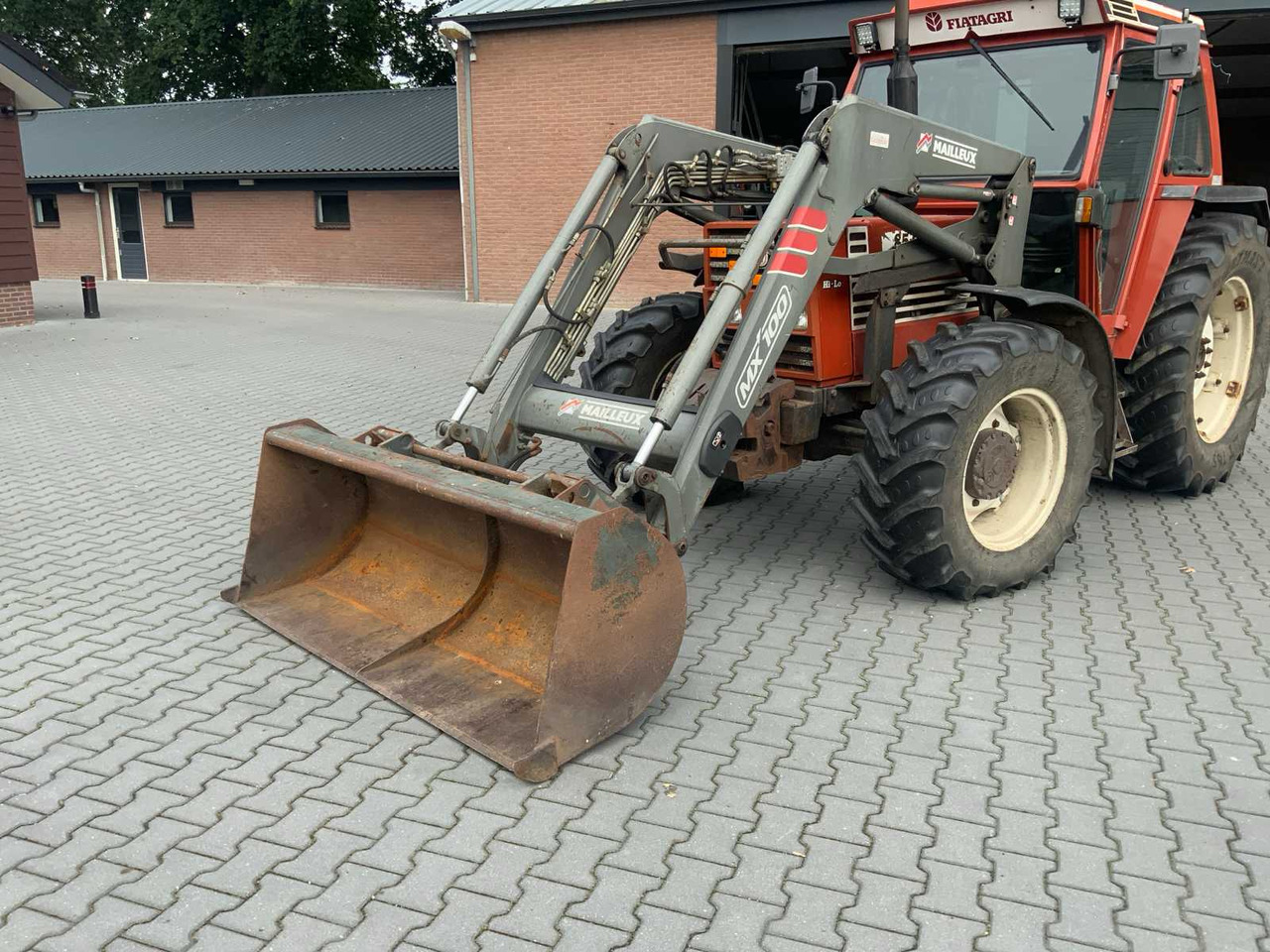 Mailleux MX100 - Фронтальний навантажувач для трактора: фото 1 Mailleux MX100 - Фронтальний навантажувач для трактора: фото 1