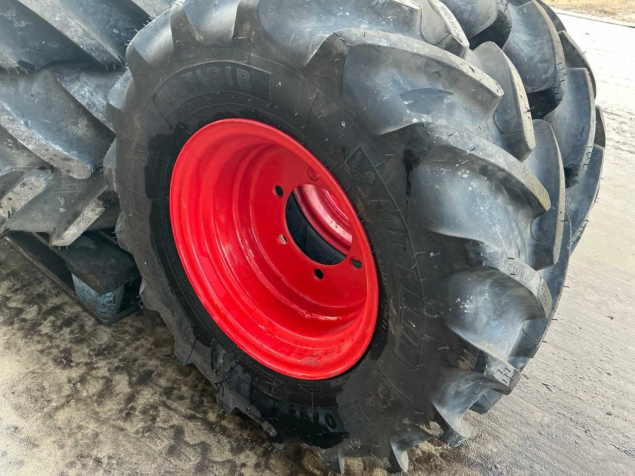Michelin Multibib - Шини і диски в категорії Трактори: фото 4 Michelin Multibib - Шини і диски в категорії Трактори: фото 4