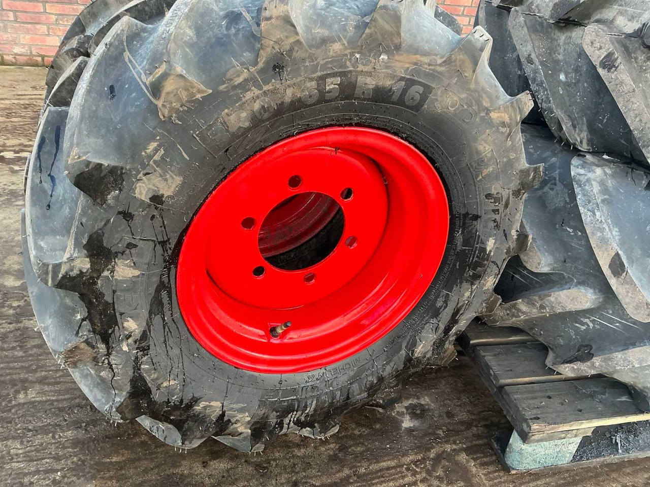 Michelin Multibib - Шини і диски в категорії Трактори: фото 2 Michelin Multibib - Шини і диски в категорії Трактори: фото 2