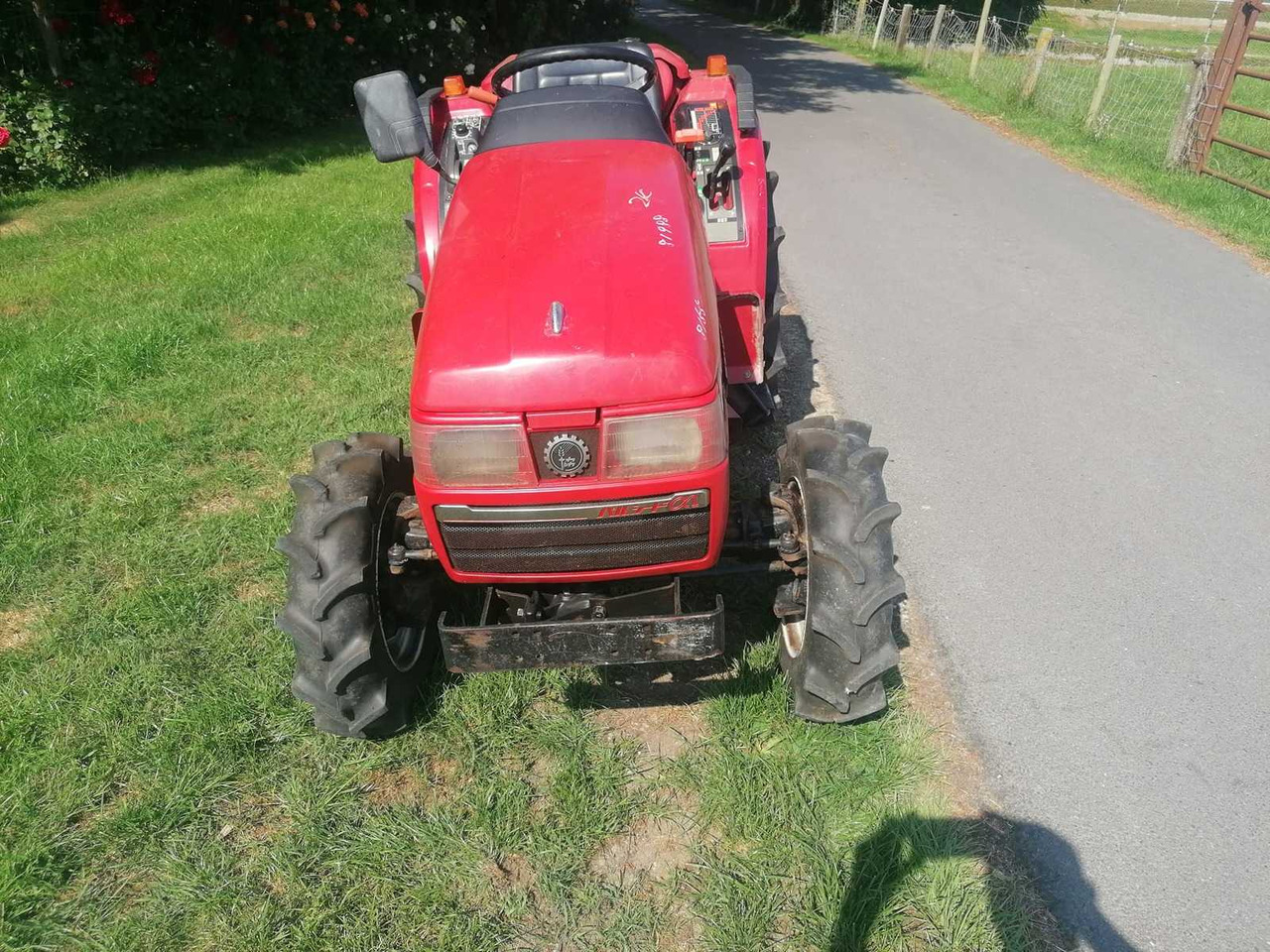 Mitsubishi MT205 - Мінітрактор: фото 2 Mitsubishi MT205 - Мінітрактор: фото 2