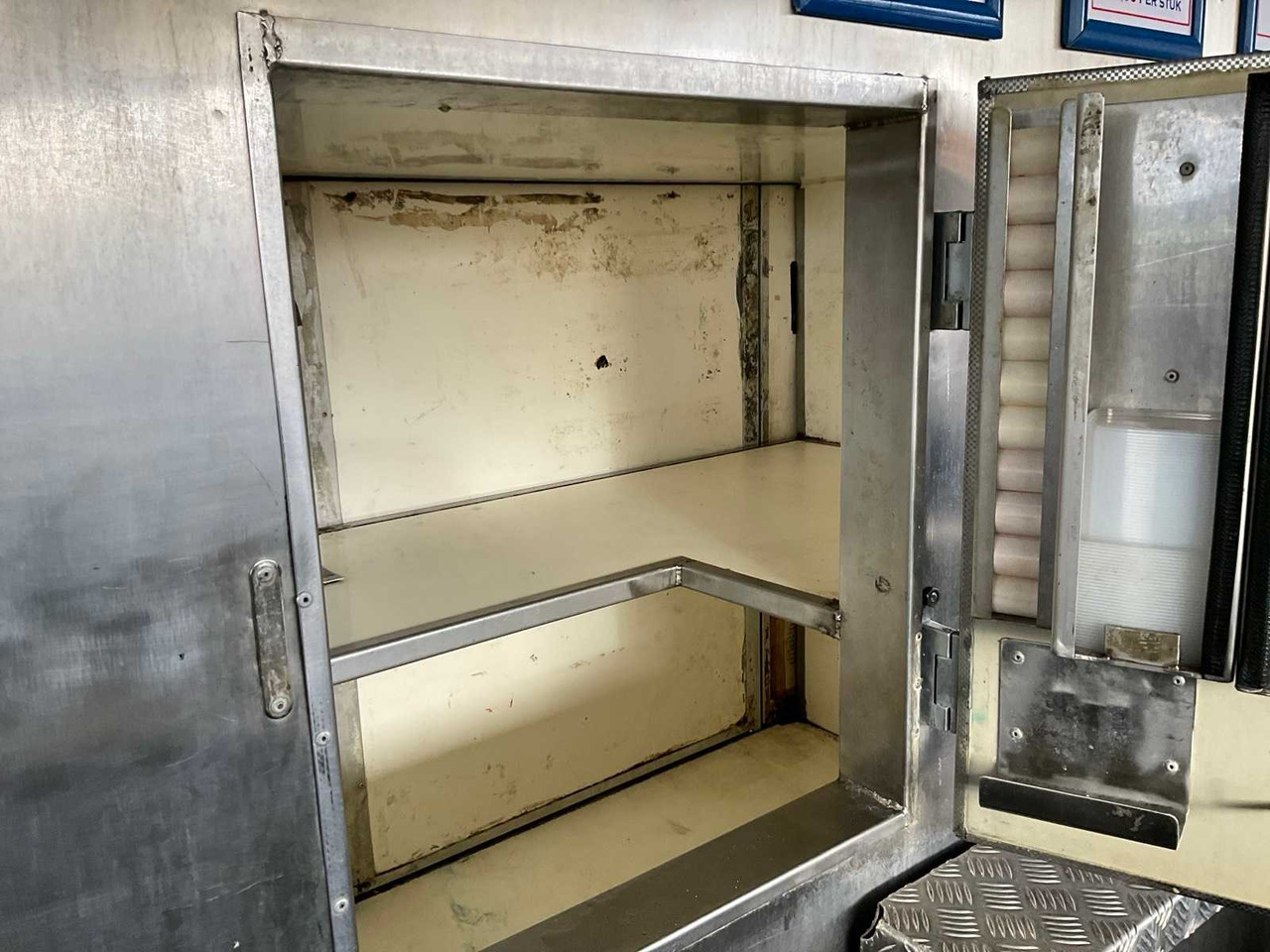 Напівпричіп 1997 RUYSSCHAERT SR16TP SALE SEMI-TRAILER WITH 2012 SCANIA TRACTOR: фото 48 Напівпричіп 1997 RUYSSCHAERT SR16TP SALE SEMI-TRAILER WITH 2012 SCANIA TRACTOR: фото 48