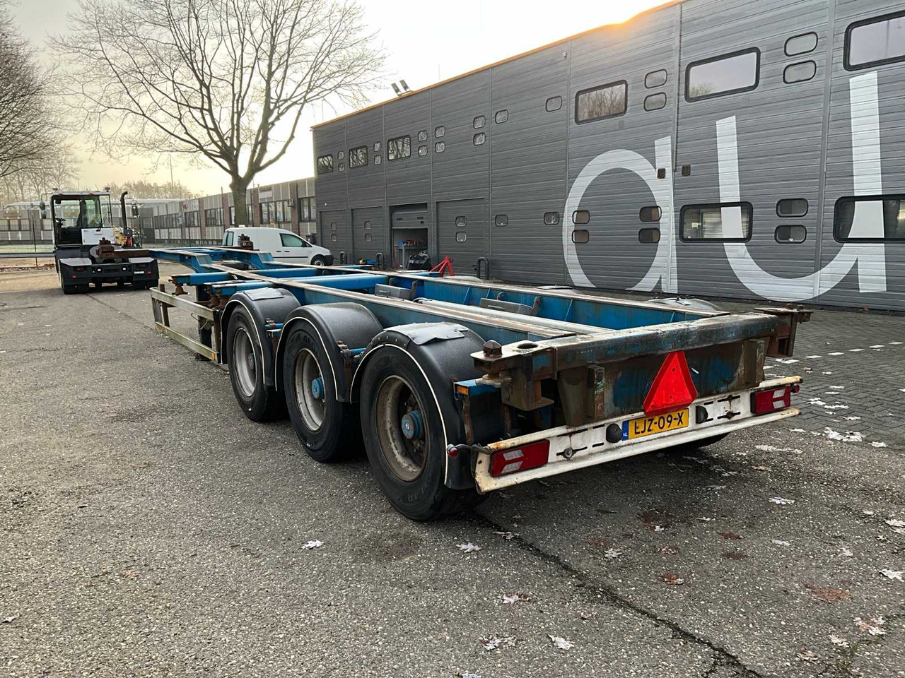 2001 HRD NT CON CONTAINER CHASSIS LJZ-09-X - Напівпричіп: фото 3 2001 HRD NT CON CONTAINER CHASSIS LJZ-09-X - Напівпричіп: фото 3
