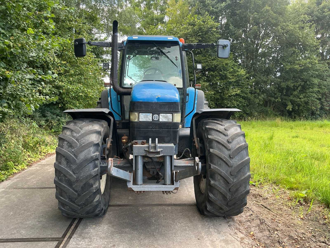 New Holland 8560 - Трактор: фото 2 New Holland 8560 - Трактор: фото 2