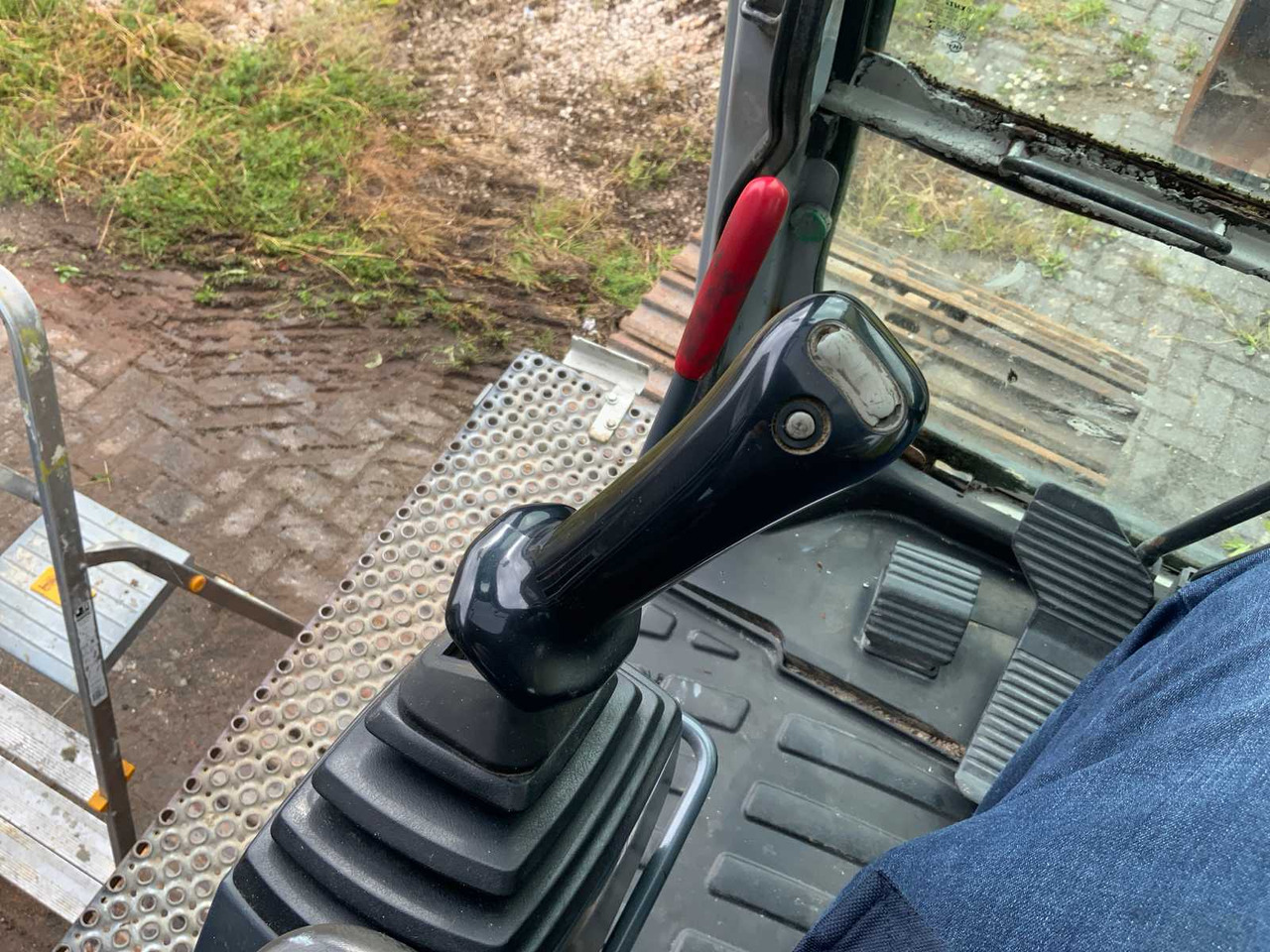 Гусеничний екскаватор New Holland E 215B: фото 44