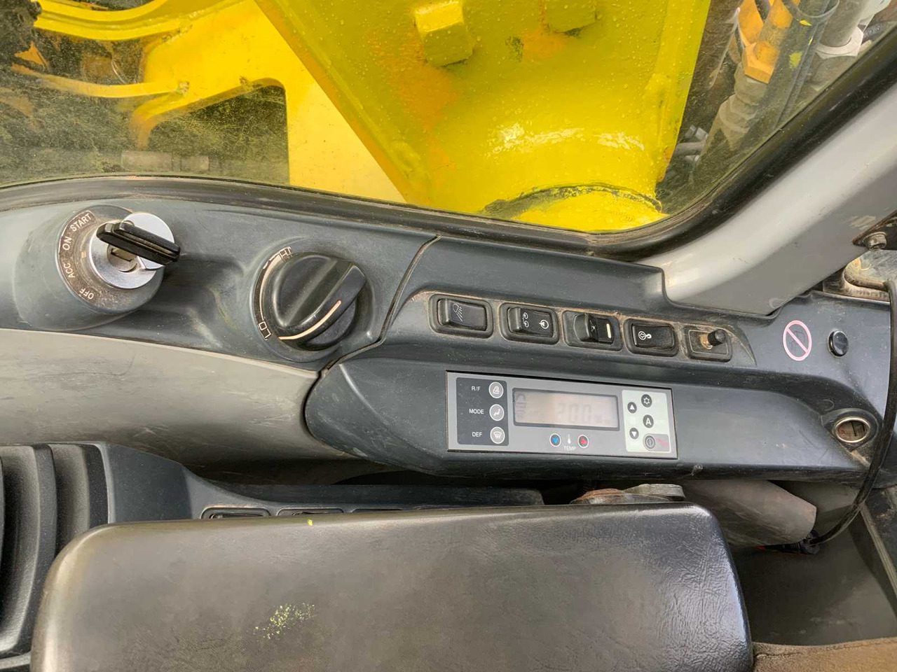 Гусеничний екскаватор New Holland E 215B: фото 41