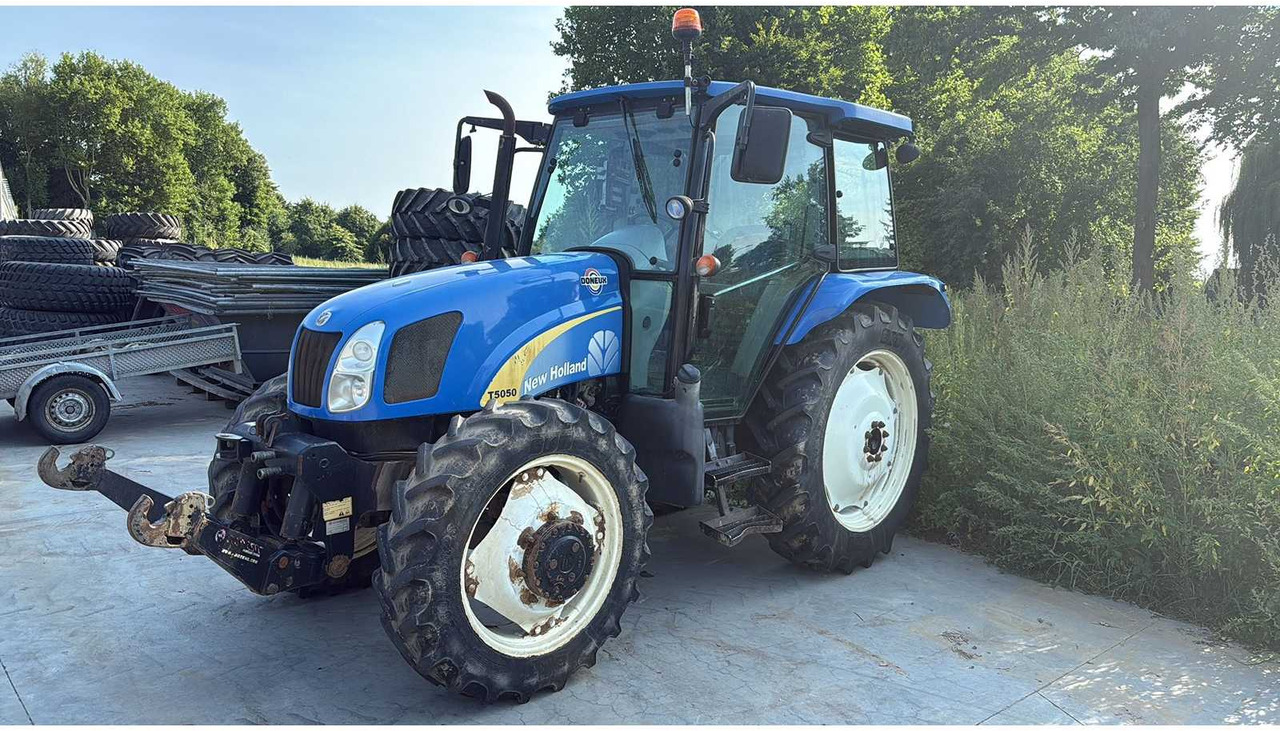 New Holland T5050 - Трактор: фото 1 New Holland T5050 - Трактор: фото 1