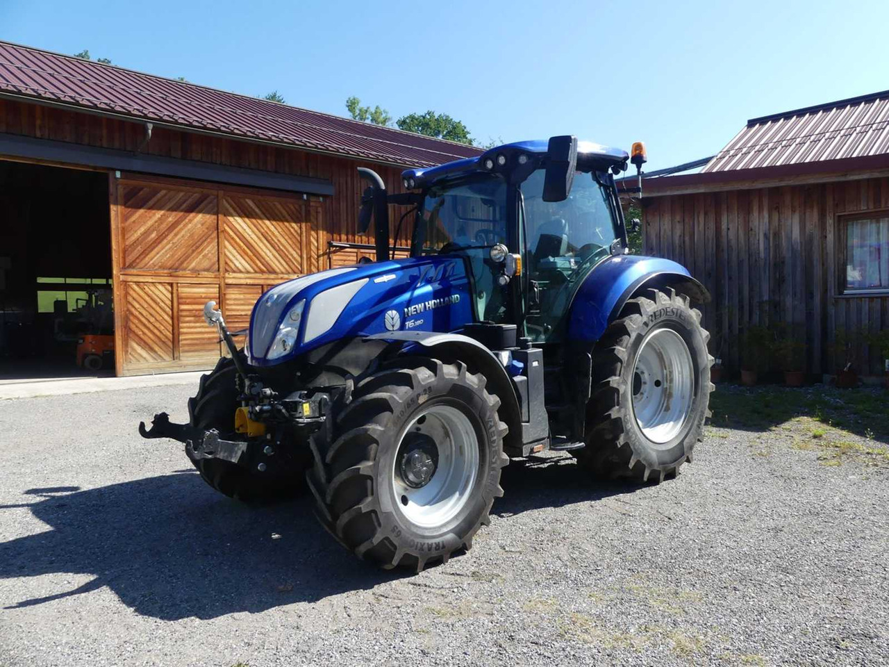 New Holland T6.180 AC - Трактор: фото 2 New Holland T6.180 AC - Трактор: фото 2