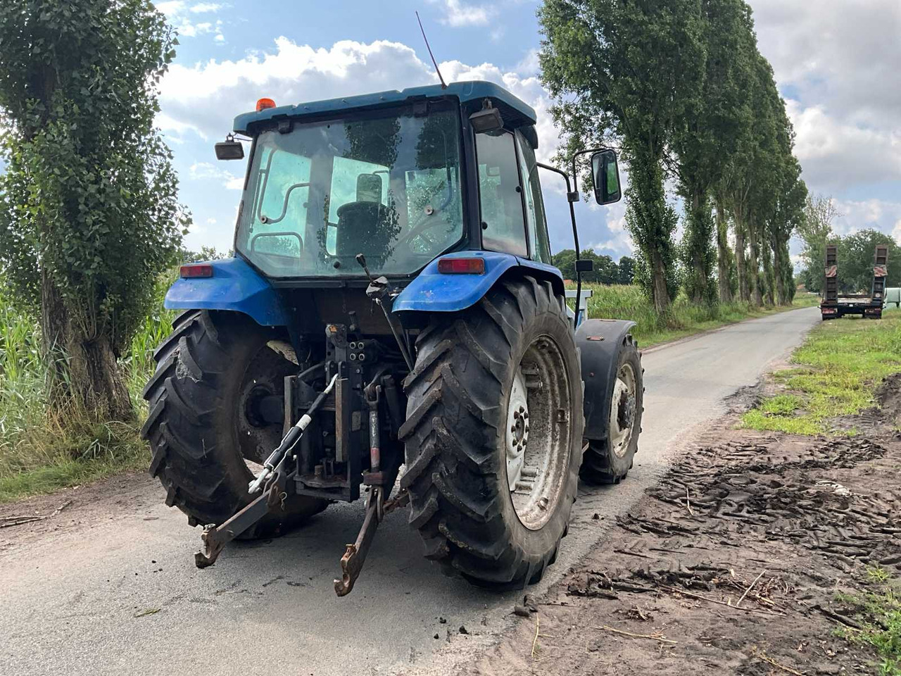 New Holland TL90 - Трактор: фото 5 New Holland TL90 - Трактор: фото 5