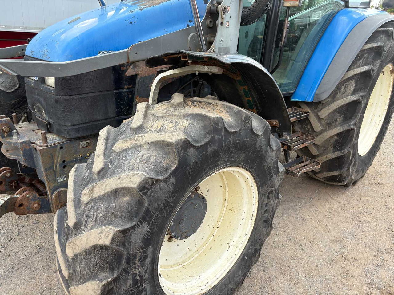 New Holland TM115 mit Frontlader - Трактор: фото 4 New Holland TM115 mit Frontlader - Трактор: фото 4