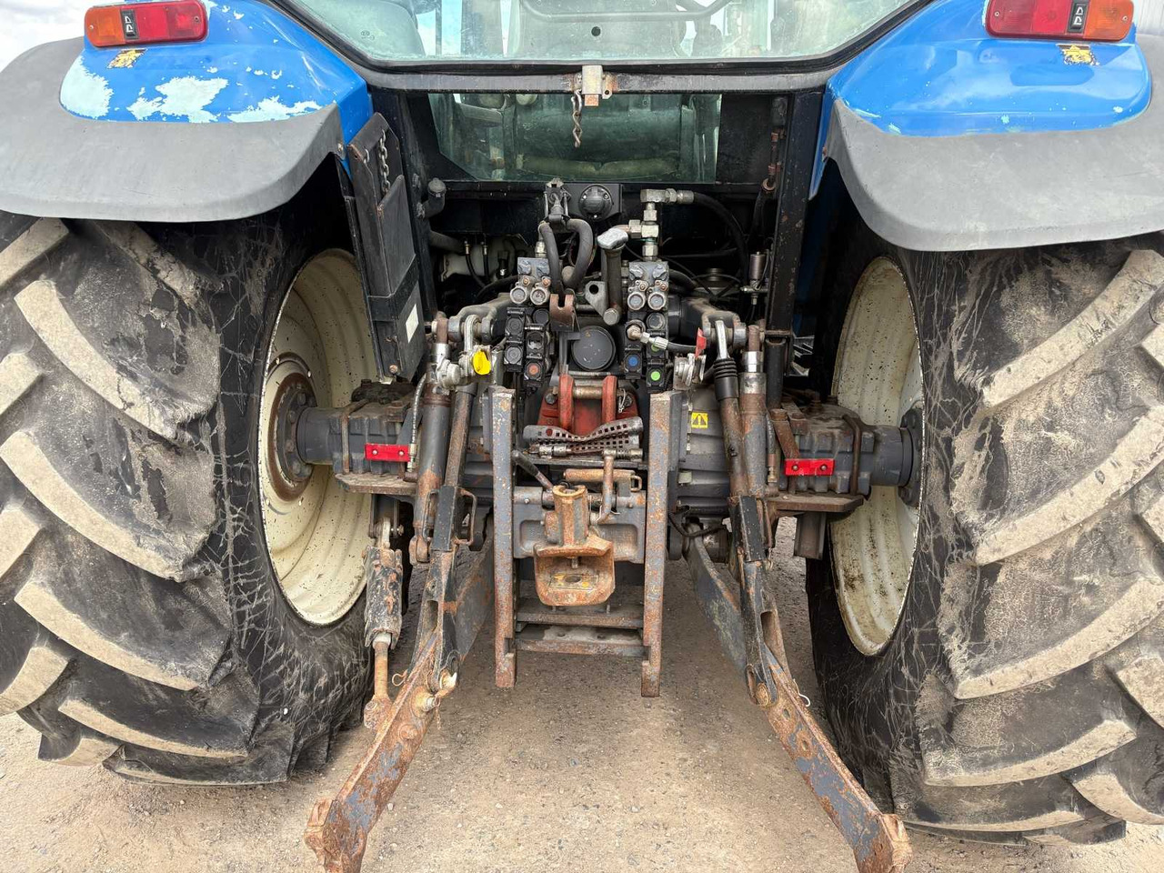 New Holland TM115 mit Frontlader - Трактор: фото 5 New Holland TM115 mit Frontlader - Трактор: фото 5