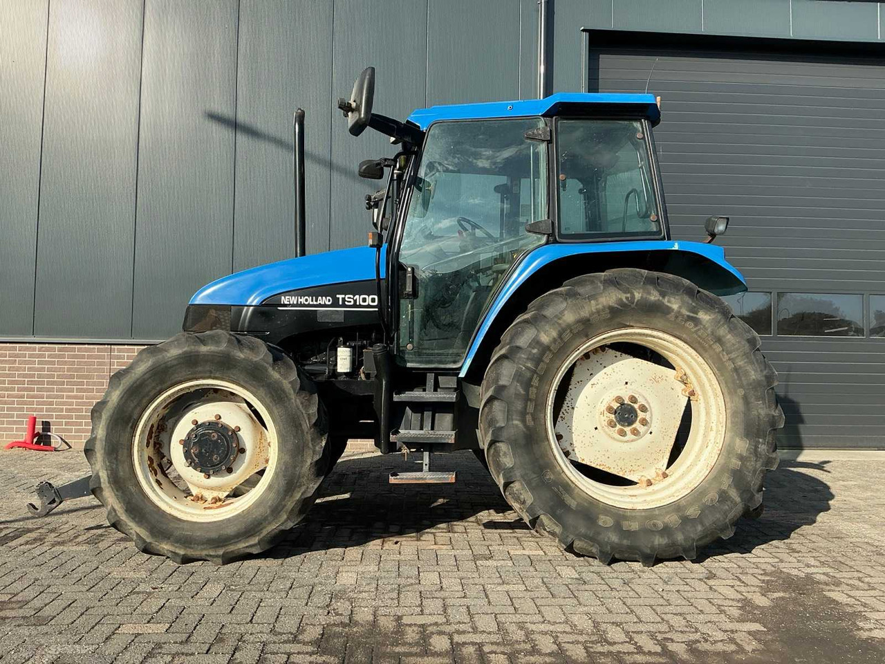 New Holland TS100 - Трактор: фото 2 New Holland TS100 - Трактор: фото 2