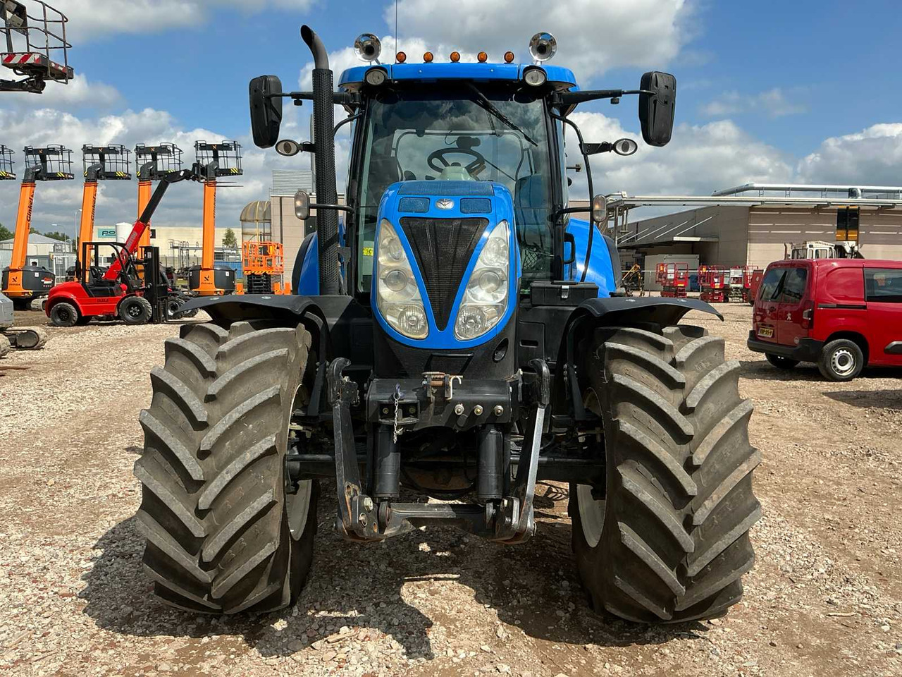New holland T7.210 - Трактор: фото 2 New holland T7.210 - Трактор: фото 2