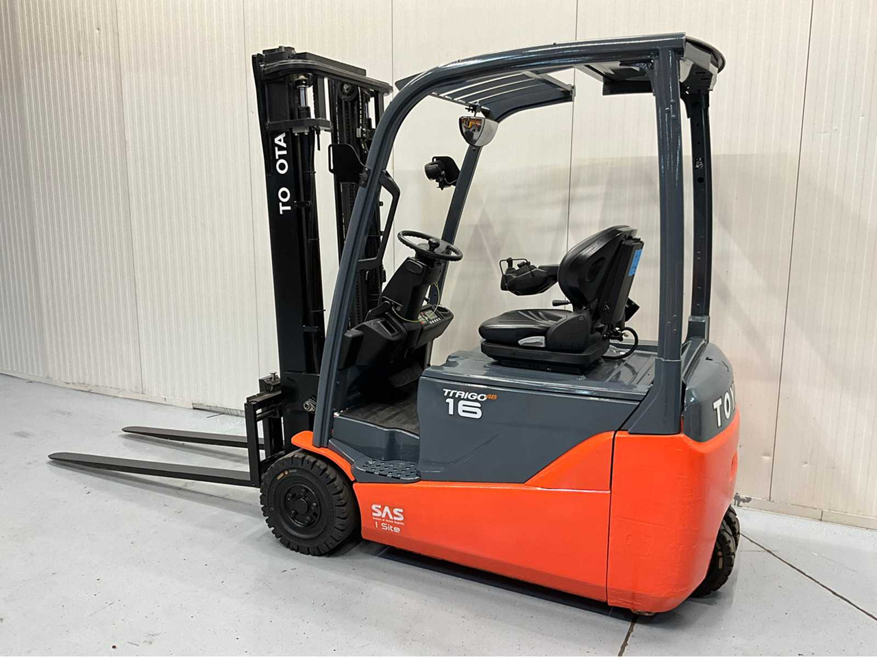 TOYOTA - 8FBE16T - FORKLIFT YEAR OF MANUFACTURE 2019- SPOONS 160CM - 7325 HOURS - SIDE-SHIFT - Навантажувач вилковий: фото 3 TOYOTA - 8FBE16T - FORKLIFT YEAR OF MANUFACTURE 2019- SPOONS 160CM - 7325 HOURS - SIDE-SHIFT - Навантажувач вилковий: фото 3