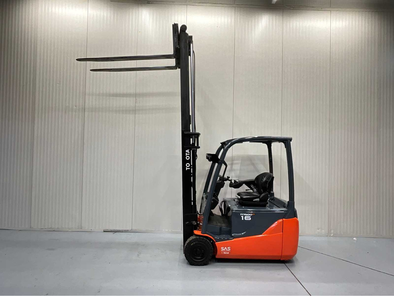 TOYOTA - 8FBE16T - FORKLIFT YEAR OF MANUFACTURE 2019- SPOONS 160CM - 7325 HOURS - SIDE-SHIFT - Навантажувач вилковий: фото 5 TOYOTA - 8FBE16T - FORKLIFT YEAR OF MANUFACTURE 2019- SPOONS 160CM - 7325 HOURS - SIDE-SHIFT - Навантажувач вилковий: фото 5