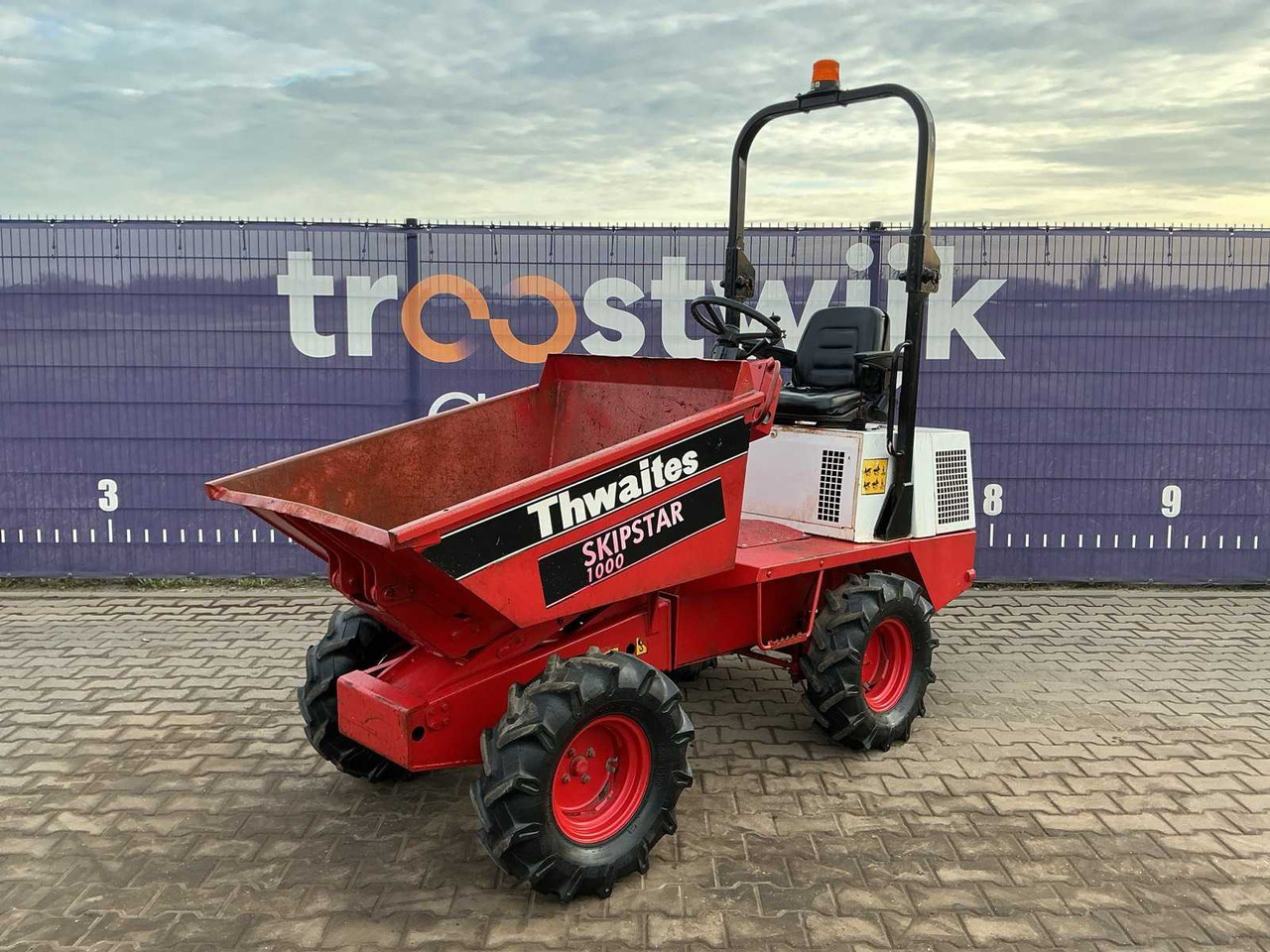TWAITES SKIPSTAR 1000 HIGH-TIP DUMPER - Міні-самоскид: фото 1 TWAITES SKIPSTAR 1000 HIGH-TIP DUMPER - Міні-самоскид: фото 1