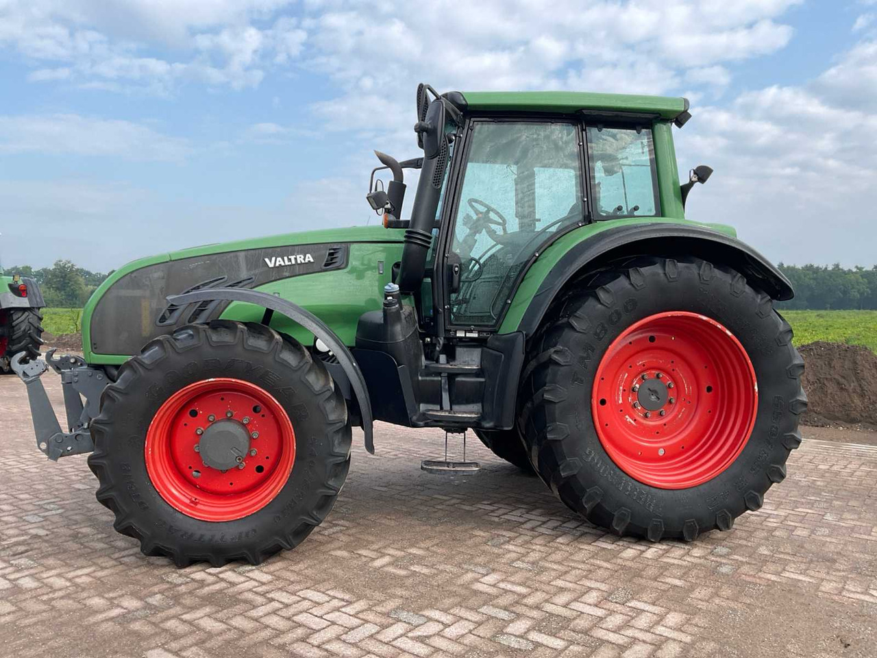 Valtra T163e - Трактор: фото 3 Valtra T163e - Трактор: фото 3